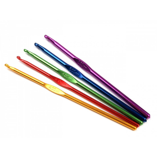 Crochet hook size 2-5,5 - Random colors (1 Piece)