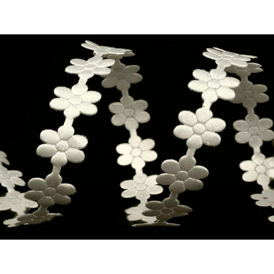 Aplikacja satynowa w taśmie szerokość 10mm kwiatki - White (1 Metr) Aplikacja satynowa w taśmie szerokość 10mm kwiatki - White (1 Metr)