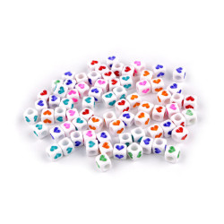 Perles cubiques en plastique avec cœurs, 6 mm - Mélange (10 Grammes)