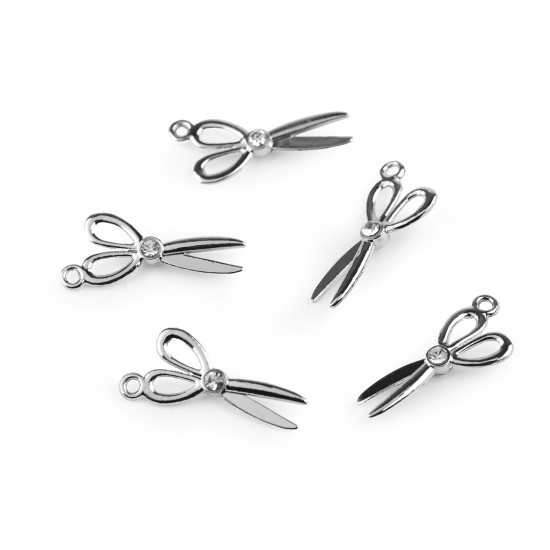 Fém medál olló csiszolt kövekkel 10x20 mm - Platina (5 Darabok)