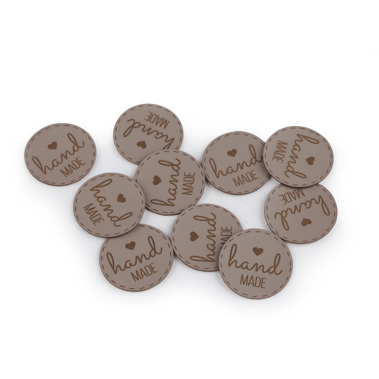 Écusson/étiquette en éco-cuir - « hand made » (fait main) - Marron (10 Pièces) Écusson/étiquette en éco-cuir - « hand made » (fait main) - Marron (10 Pièces)