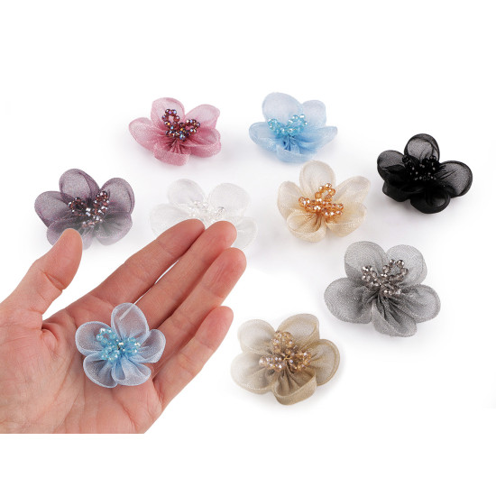 Kwiat z organzy z szlifowanymi koralikami do przyklejenia / do przyszycia ø4,5 cm - Jasnybeżowy (30 Sztuki) Kwiat z organzy z szlifowanymi koralikami do przyklejenia / do przyszycia ø4,5 cm - Jasnybeżowy (30 Sztuki)