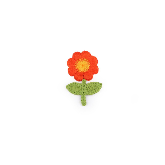 Kwiatek haftowany 2,4x3,7 cm - Pudrowy (10 Sztuki) Kwiatek haftowany 2,4x3,7 cm - Pudrowy (10 Sztuki)