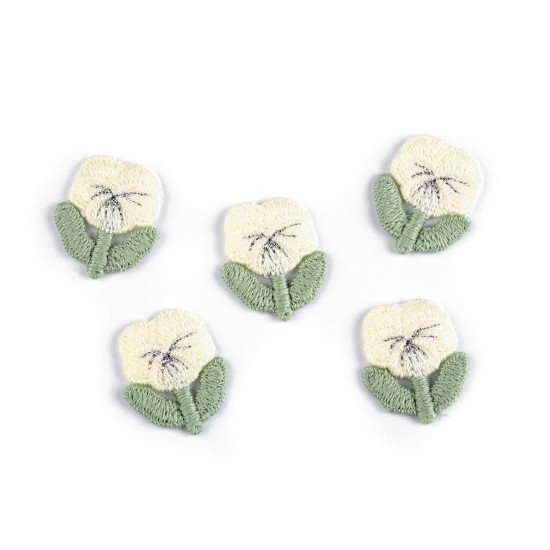 Kwiatek haftowany 2,1x2,5 cm - Biało-żółty (100 Sztuki) Kwiatek haftowany 2,1x2,5 cm - Biało-żółty (100 Sztuki)