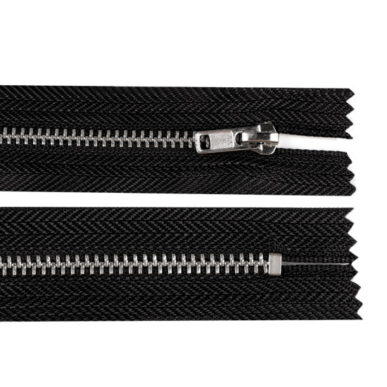 Metal zipper no. 4, length 18 cm with silver teeth, for trousers - Black (25 Pieces) Metal zipper no. 4, length 18 cm with silver teeth, for trousers - Black (25 Pieces)