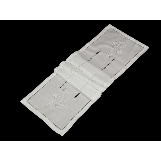 Bieżnik / obrus haftowany 40x160 cm - Off white (2 Sztuki) Bieżnik / obrus haftowany 40x160 cm - Off white (2 Sztuki)