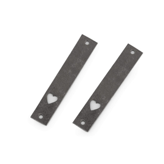 Bőr szív alakú cimke 12x70 mm - Barna (1 Darab) Bőr szív alakú cimke 12x70 mm - Barna (1 Darab)